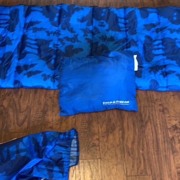 Kids sleeping bag with a bag and a little pillow. - Picture 1 of 2